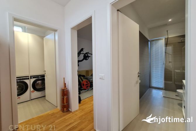 Shtepi me qera Vila Luksoze ne Tirane, 3+1, Mobilimi E mobiluar, Pagesa 4,000  Euro.