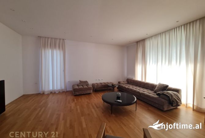 Shtepi me qera 3+1 ne Tirane - 4,000 Euro