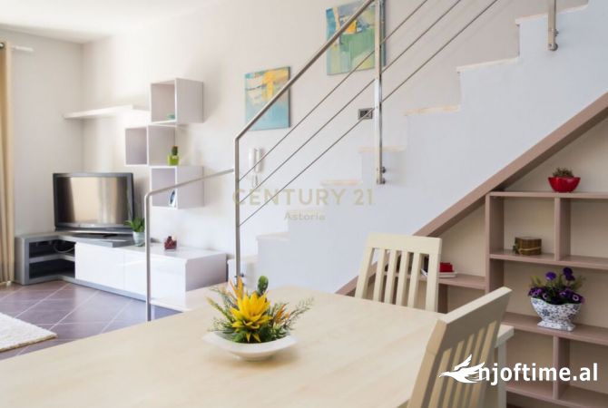 Shtepi me qera Duplex(shtepi me 2 kate) ne Tirane, 4+1, Mobilimi E mobiluar, Pagesa 900  Euro.