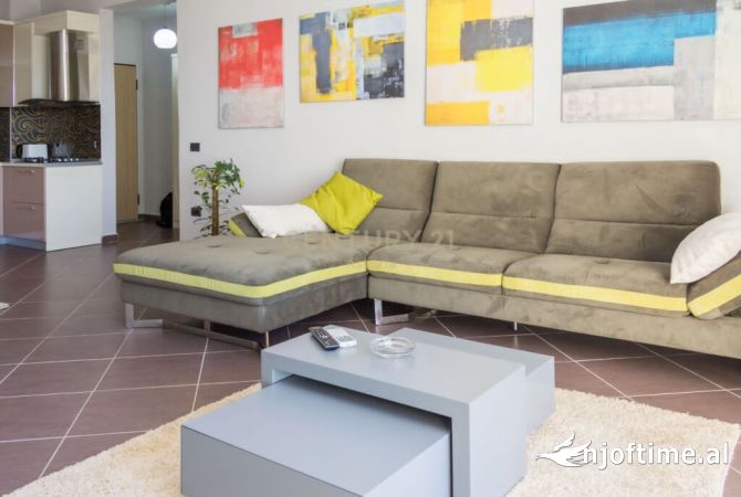Shtepi me qera 4+1 ne Tirane - 900 Euro