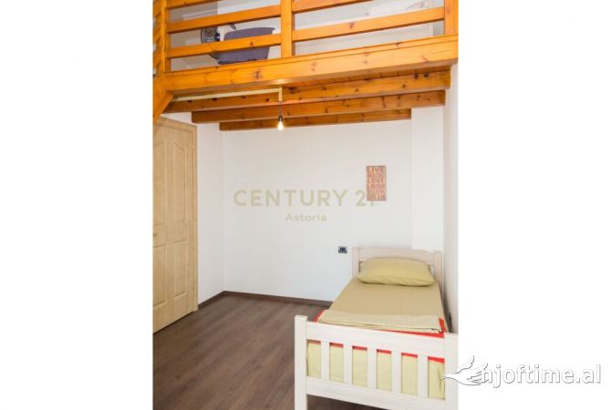 Shtepi me qera Duplex(shtepi me 2 kate) ne Tirane, 4+1, Mobilimi E mobiluar, Pagesa 900  Euro.