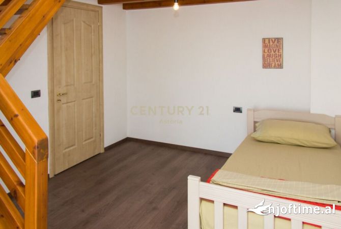 Shtepi me qera Duplex(shtepi me 2 kate) ne Tirane, 4+1, Mobilimi E mobiluar, Pagesa 900  Euro.