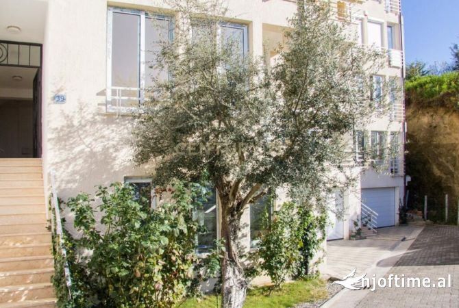 Shtepi me qera Duplex(shtepi me 2 kate) ne Tirane, 4+1, Mobilimi E mobiluar, Pagesa 900  Euro.