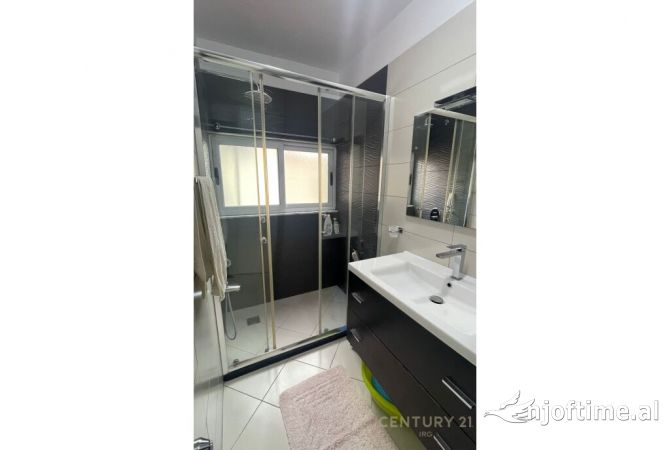 Shtepi me qera Apartament ne Tirane, 2+1, Mobilimi E mobiluar, Pagesa 500  Euro.