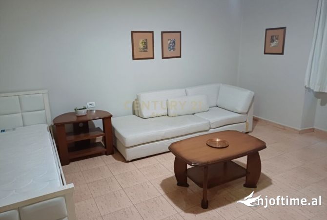 Shtepi me qera 2+1 ne Tirane - 700 Euro