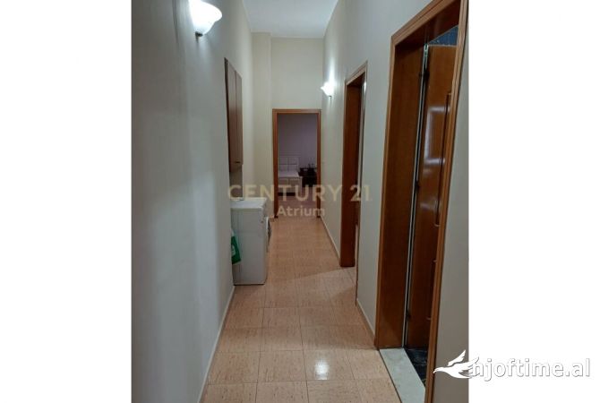 Shtepi me qera Apartament ne Tirane, 2+1, Mobilimi E mobiluar, Pagesa 700  Euro.
