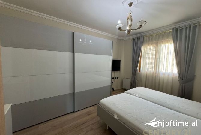 Shtepi ne shitje Apartament ne Tirane, 2+1, Mobilimi E mobiluar, Pagesa 320,000  Euro.