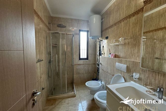 Shtepi ne shitje Apartament ne Tirane, 2+1, Mobilimi E mobiluar, Pagesa 320,000  Euro.