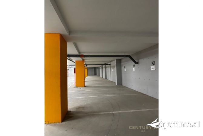 Japim me qera Ambjent Biznesi+29 Poste Parkimi ne Porcelan!