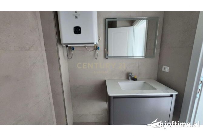 Shtepi me qera Apartament ne Tirane, 2+1, Mobilimi Bosh, pa mobiluar, Pagesa 1,400  Euro.