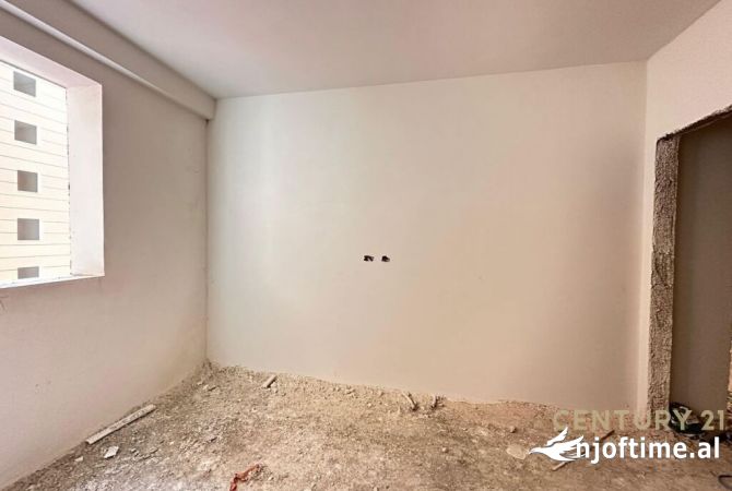 Shtepi ne shitje Apartament ne Tirane, 1+1, Mobilimi Bosh, pa mobiluar, Pagesa 88,000  Euro.