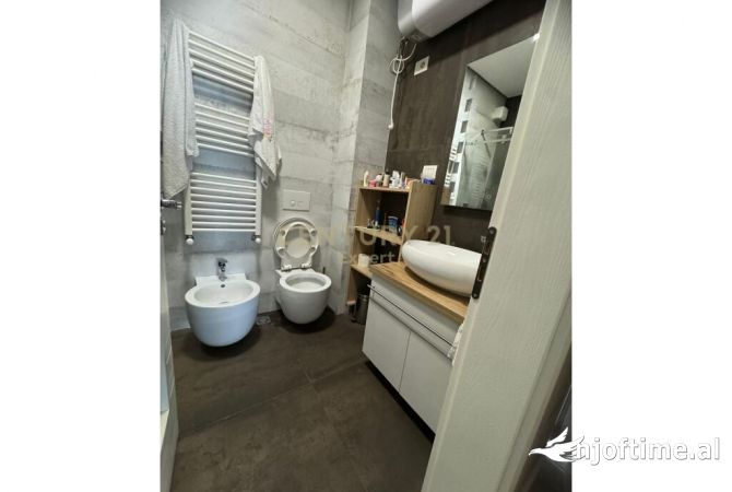 Shtepi ne shitje Apartament ne Tirane, 2+1, Mobilimi E mobiluar, Pagesa 235,000  Euro.