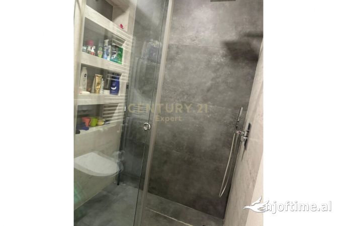 Shtepi ne shitje Apartament ne Tirane, 2+1, Mobilimi E mobiluar, Pagesa 235,000  Euro.