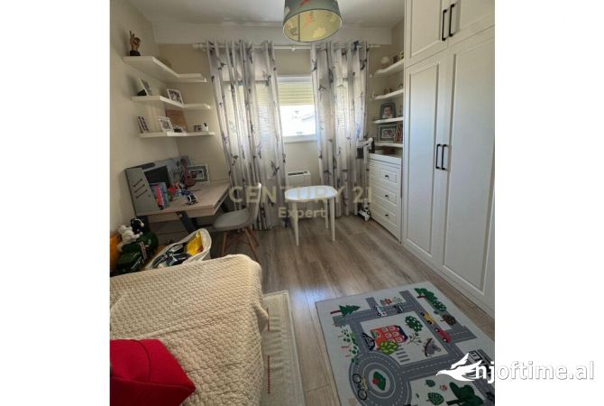 Shtepi ne shitje Apartament ne Tirane, 2+1, Mobilimi E mobiluar, Pagesa 235,000  Euro.