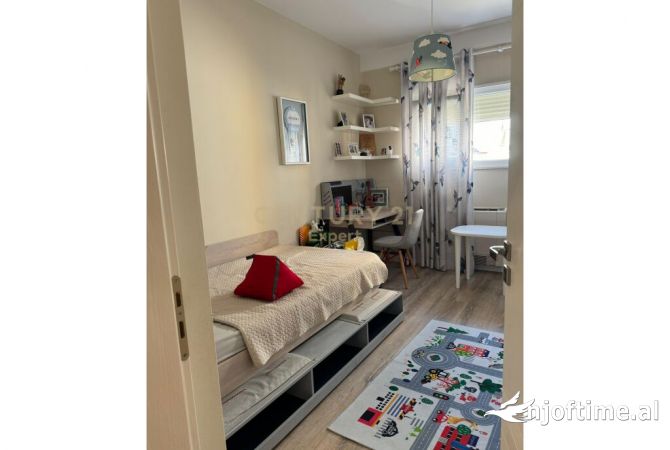 Shtepi ne shitje Apartament ne Tirane, 2+1, Mobilimi E mobiluar, Pagesa 235,000  Euro.