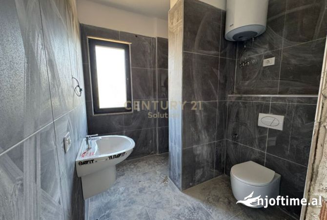 Shtepi ne shitje Apartament ne Tirane, 2+1, Mobilimi Bosh, pa mobiluar, Pagesa 158,000  Euro.