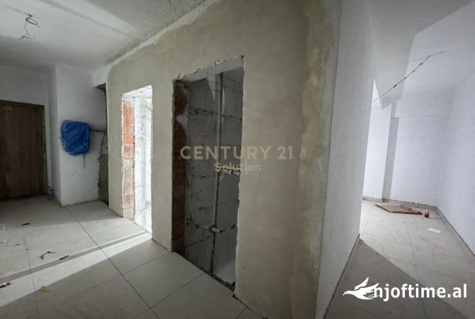 Shtepi ne shitje Apartament ne Tirane, 2+1, Mobilimi Bosh, pa mobiluar, Pagesa 152,000  Euro.