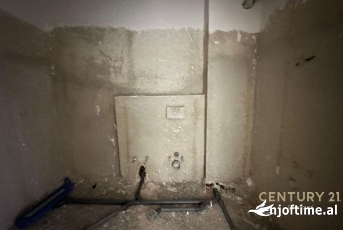 Shtepi ne shitje Apartament ne Tirane, 1+1, Mobilimi Bosh, pa mobiluar, Pagesa 88,000  Euro.