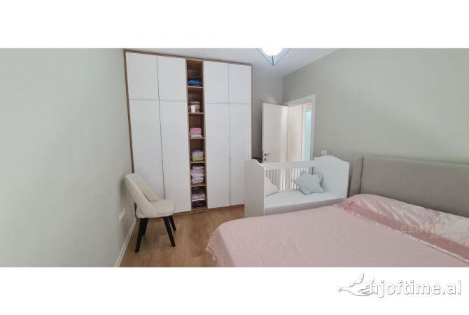 Shtepi ne shitje Apartament ne Tirane, 2+1, Mobilimi E mobiluar, Pagesa 147,000  Euro.