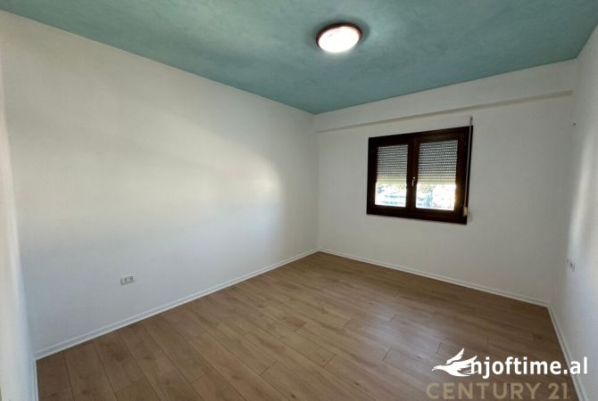 Shtepi ne shitje Apartament ne Tirane, 2+1, Mobilimi Pjeserisht e mobiluar, Pagesa 199,000  Euro.