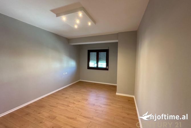 Shtepi ne shitje Apartament ne Tirane, 2+1, Mobilimi Pjeserisht e mobiluar, Pagesa 199,000  Euro.