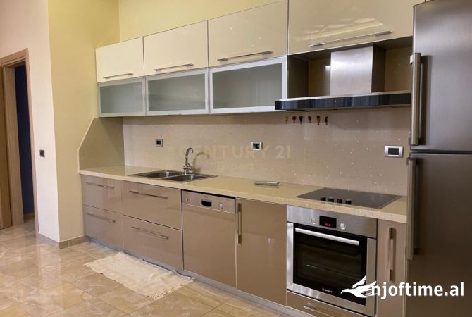 Shtepi me qera Apartament ne Tirane, 2+1, Mobilimi E mobiluar, Pagesa 1,000  Euro.