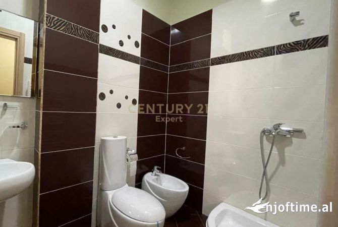 Shtepi me qera Apartament ne Tirane, 2+1, Mobilimi E mobiluar, Pagesa 1,000  Euro.