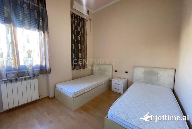 Shtepi me qera Apartament ne Tirane, 2+1, Mobilimi E mobiluar, Pagesa 1,000  Euro.