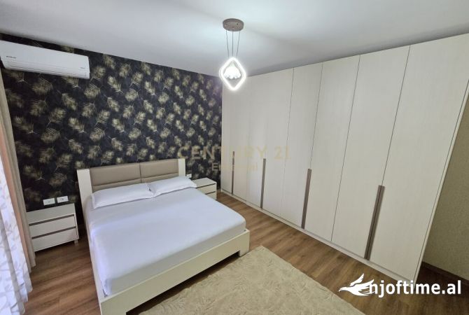 Shtepi ne shitje Apartament ne Tirane, 2+1, Mobilimi E mobiluar, Pagesa 190,000  Euro.
