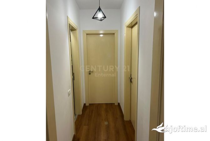 Shtepi ne shitje Apartament ne Tirane, 2+1, Mobilimi E mobiluar, Pagesa 190,000  Euro.