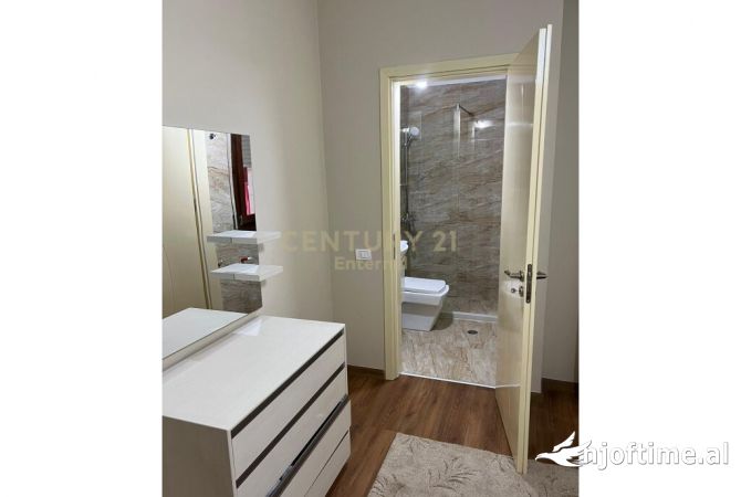 Shtepi ne shitje Apartament ne Tirane, 2+1, Mobilimi E mobiluar, Pagesa 190,000  Euro.