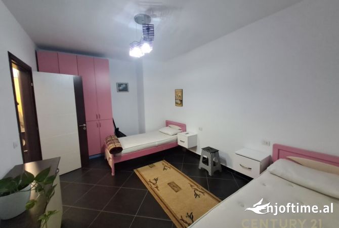 Shtepi ne shitje Apartament ne Tirane, 2+1, Mobilimi E mobiluar, Pagesa 160,000  Euro.