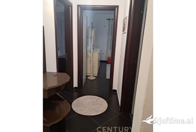 Shtepi ne shitje Apartament ne Tirane, 2+1, Mobilimi E mobiluar, Pagesa 160,000  Euro.