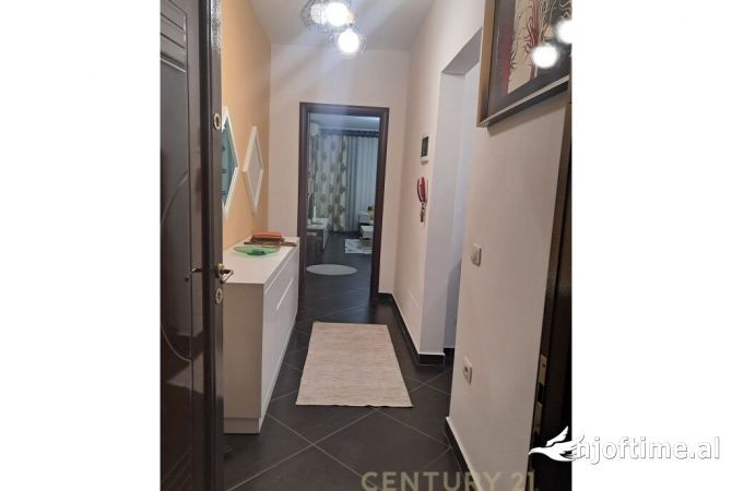 Shtepi ne shitje Apartament ne Tirane, 2+1, Mobilimi E mobiluar, Pagesa 160,000  Euro.