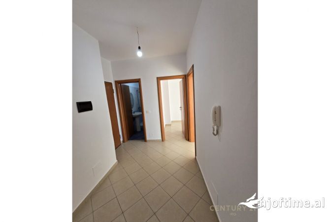Shtepi ne shitje Apartament ne Tirane, 3+1, Mobilimi Bosh, pa mobiluar, Pagesa 129,000  Euro.
