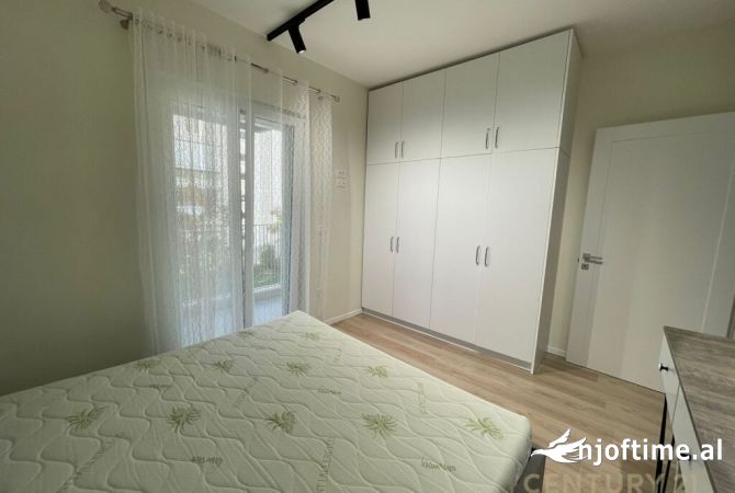 Shtepi ne shitje Apartament ne Tirane, 3+1, Mobilimi E mobiluar, Pagesa 275,000  Euro.