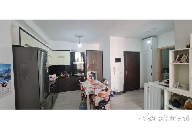 Shtepi ne shitje Apartament ne Tirane, 2+1, Mobilimi E mobiluar, Pagesa 110,000  Euro.