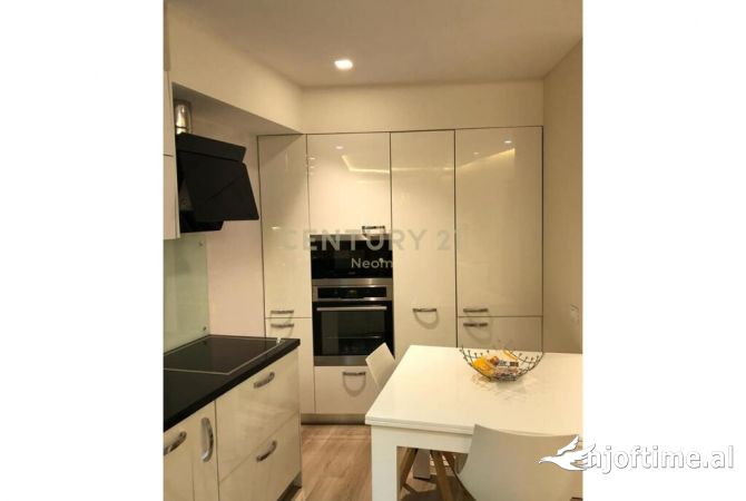 Shtepi ne shitje Apartament ne Tirane, 2+1, Mobilimi E mobiluar, Pagesa 149,000  Euro.