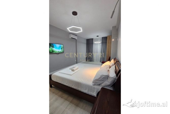 Shtepi ne shitje Apartament ne Tirane, 2+1, Mobilimi E mobiluar, Pagesa 270,000  Euro.