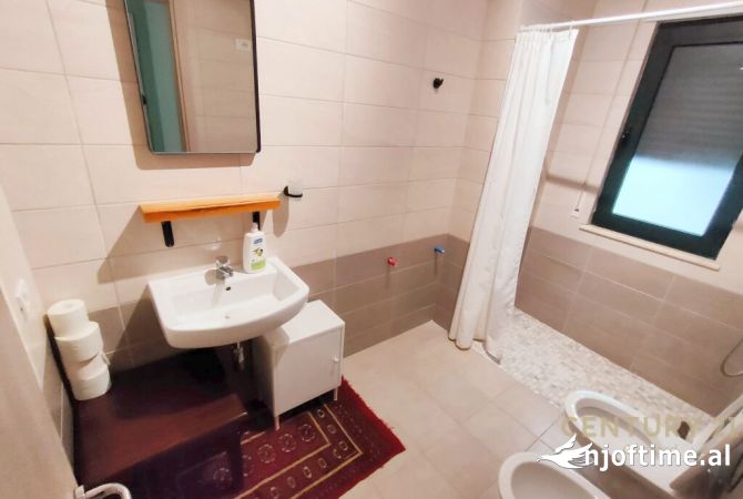Shtepi ne shitje Apartament ne Tirane, 2+1, Mobilimi E mobiluar, Pagesa 195,000  Euro.