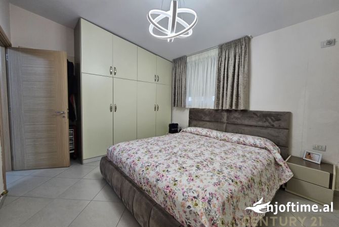 Shtepi ne shitje Apartament ne Tirane, 2+1, Mobilimi E mobiluar, Pagesa 160,000  Euro.