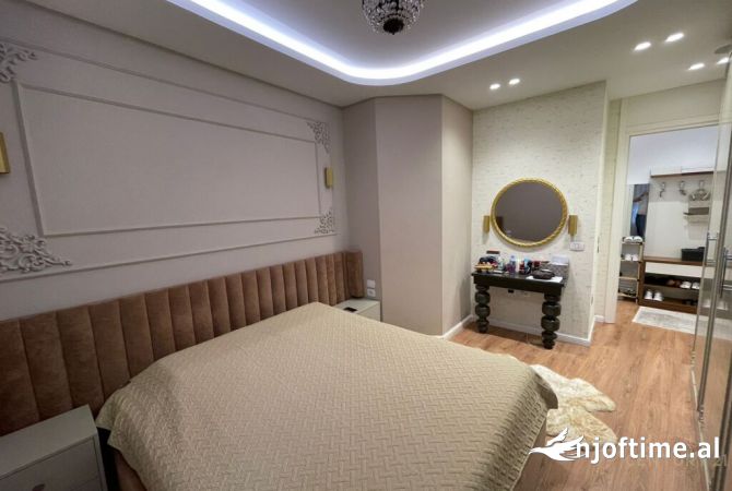 Shtepi ne shitje Apartament ne Tirane, 3+1, Mobilimi E mobiluar, Pagesa 540,000  Euro.