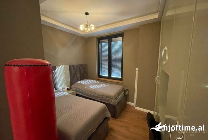 Shtepi ne shitje Apartament ne Tirane, 3+1, Mobilimi E mobiluar, Pagesa 540,000  Euro.