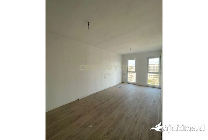 Shtepi ne shitje Apartament ne Tirane, 2+1, Mobilimi Bosh, pa mobiluar, Pagesa 119,000  Euro.