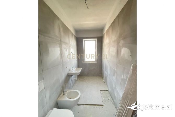 Shtepi ne shitje Apartament ne Tirane, 2+1, Mobilimi Bosh, pa mobiluar, Pagesa 119,000  Euro.