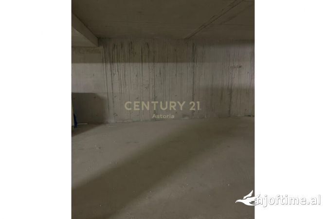 Shtepi ne shitje Apartament ne Tirane, 2+1, Mobilimi Bosh, pa mobiluar, Pagesa 119,000  Euro.