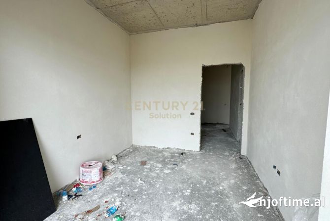 Shtepi ne shitje Apartament ne Tirane, 2+1, Mobilimi Bosh, pa mobiluar, Pagesa 169,000  Euro.