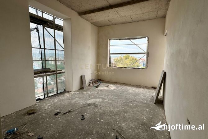 Shtepi ne shitje Apartament ne Tirane, 2+1, Mobilimi Bosh, pa mobiluar, Pagesa 169,000  Euro.