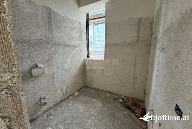 Shtepi ne shitje Apartament ne Tirane, 2+1, Mobilimi Bosh, pa mobiluar, Pagesa 169,000  Euro.