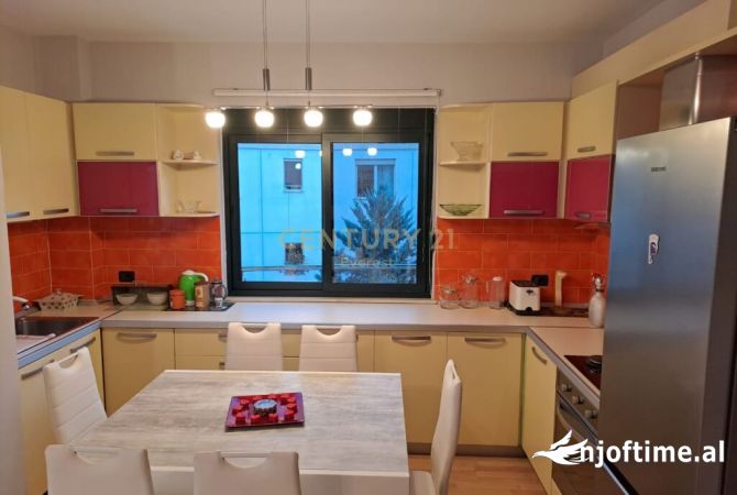 Shtepi me qera Apartament ne Tirane, 2+1, Mobilimi E mobiluar, Pagesa 650  Euro.